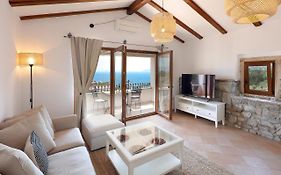 Villa Fani With Jacuzzi